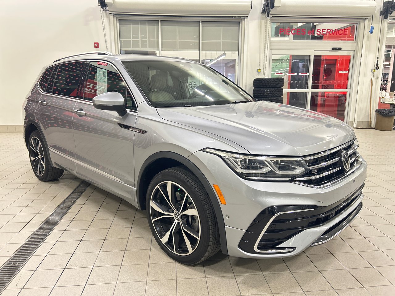 2022 Volkswagen Tiguan - Image 4