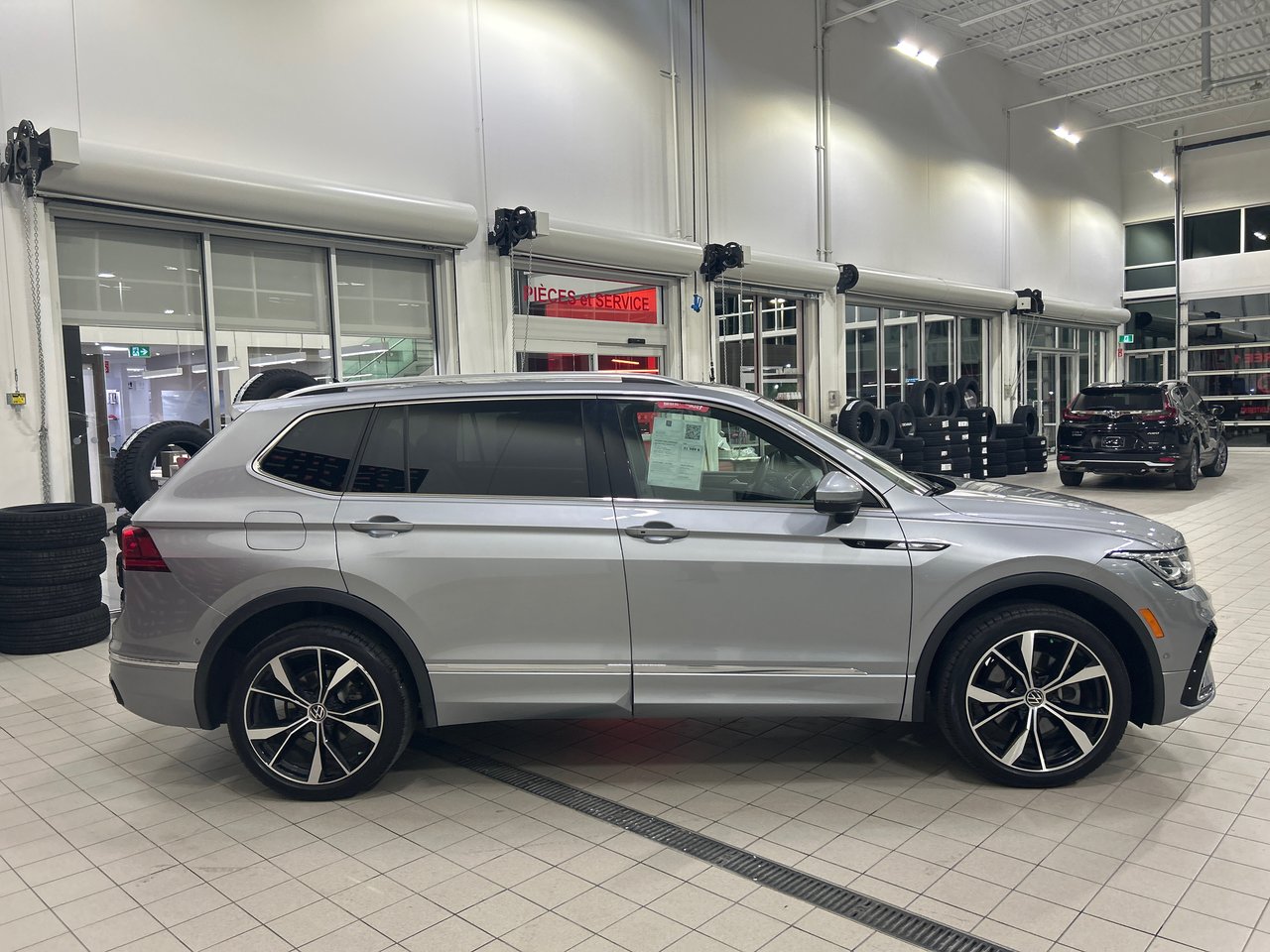 2022 Volkswagen Tiguan - Image 7