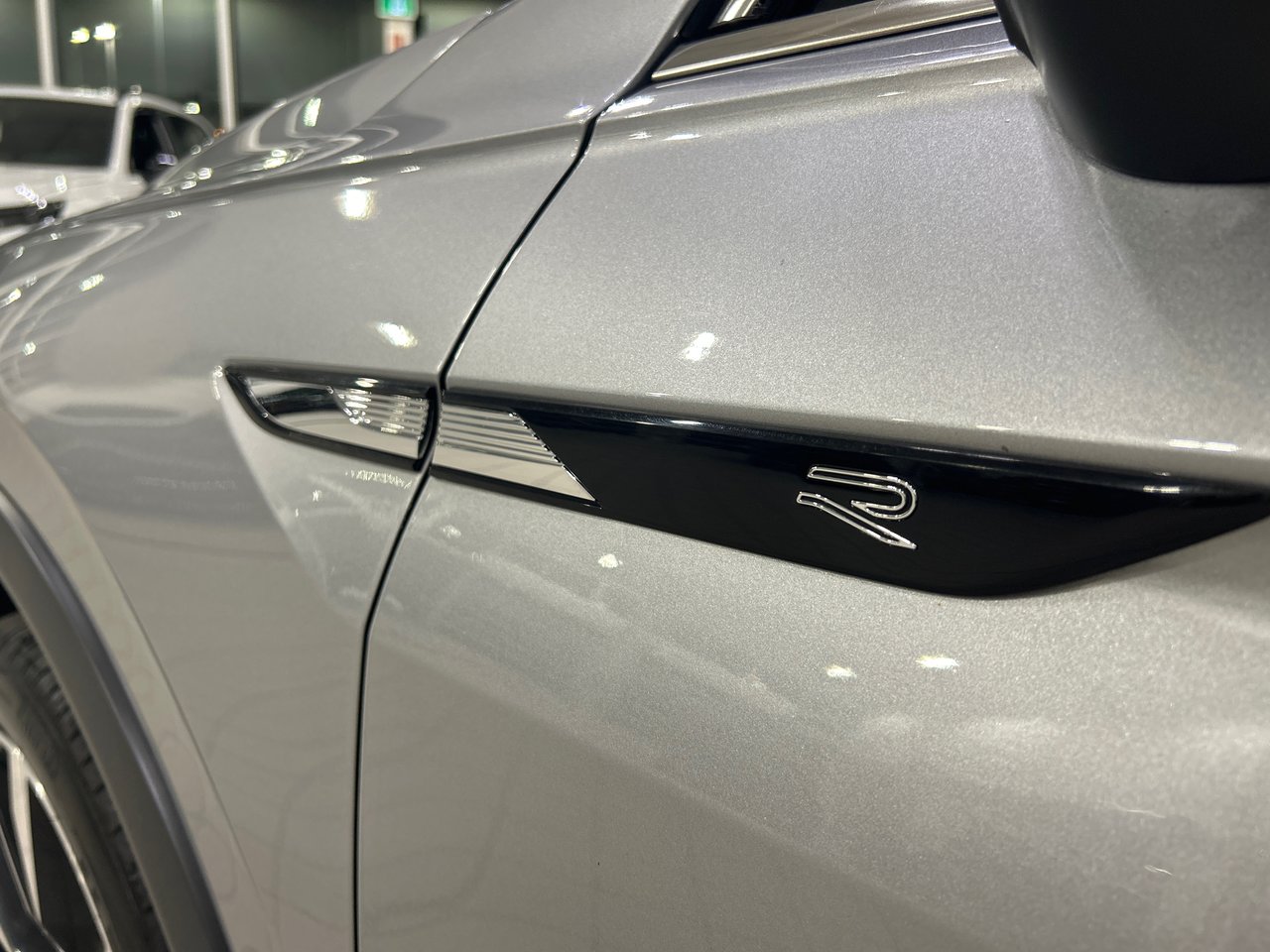 2022 Volkswagen Tiguan - Image 11