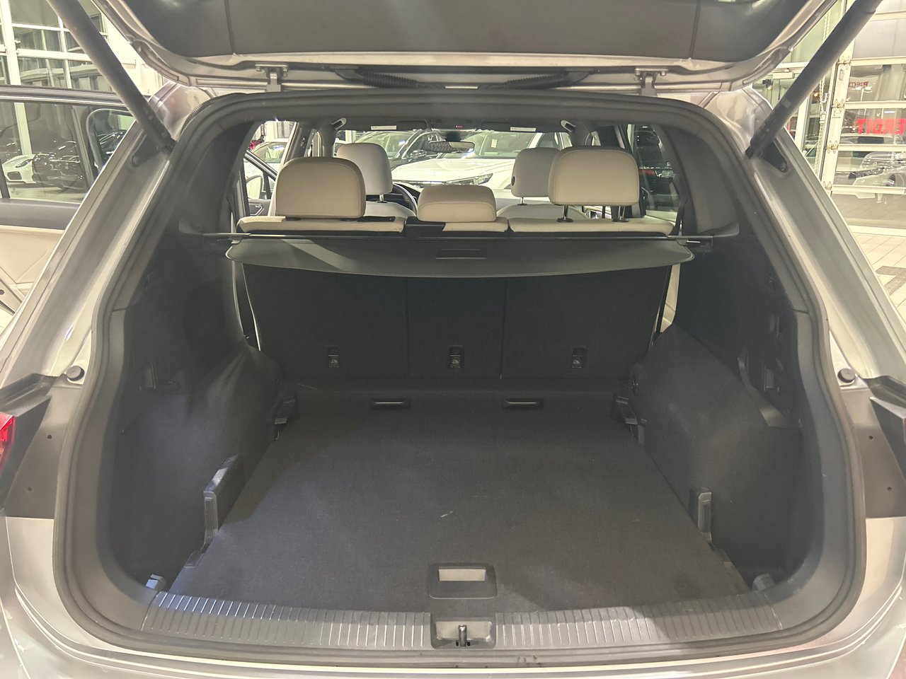 2022 Volkswagen Tiguan - Image 13