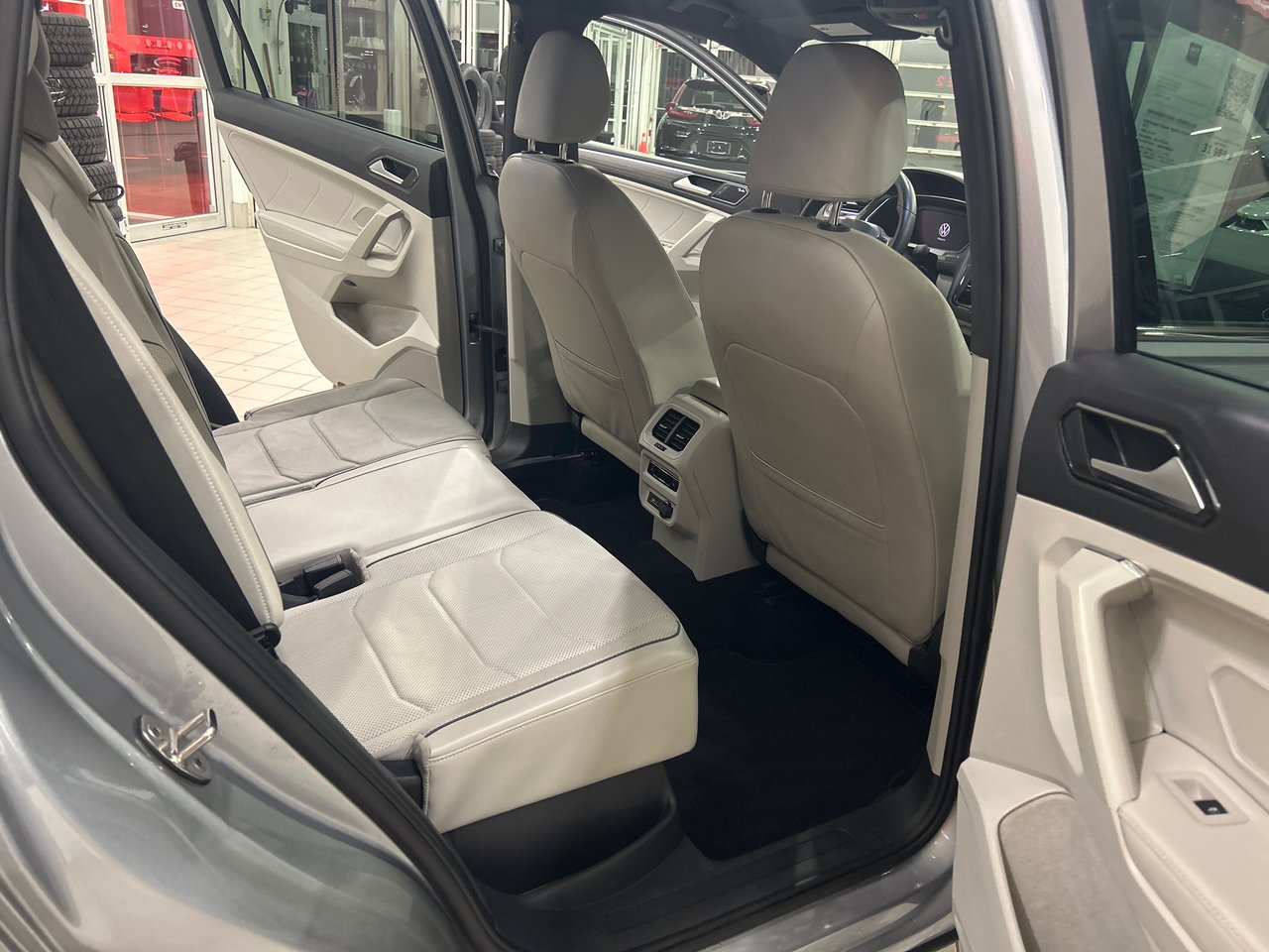 2022 Volkswagen Tiguan - Image 15