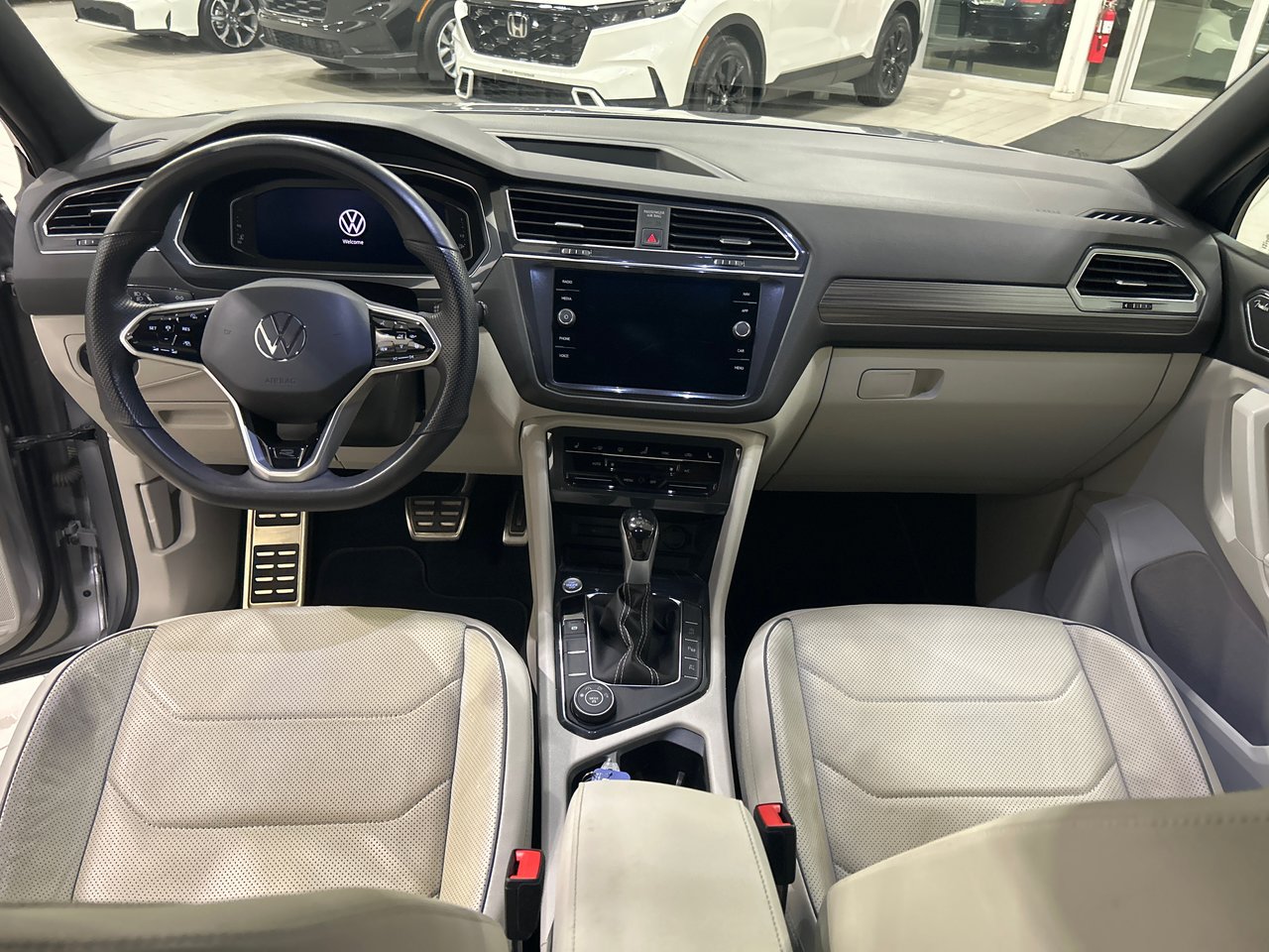 2022 Volkswagen Tiguan - Image 16