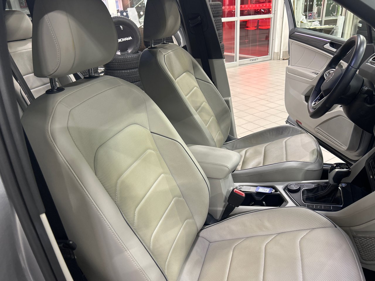 2022 Volkswagen Tiguan - Image 19