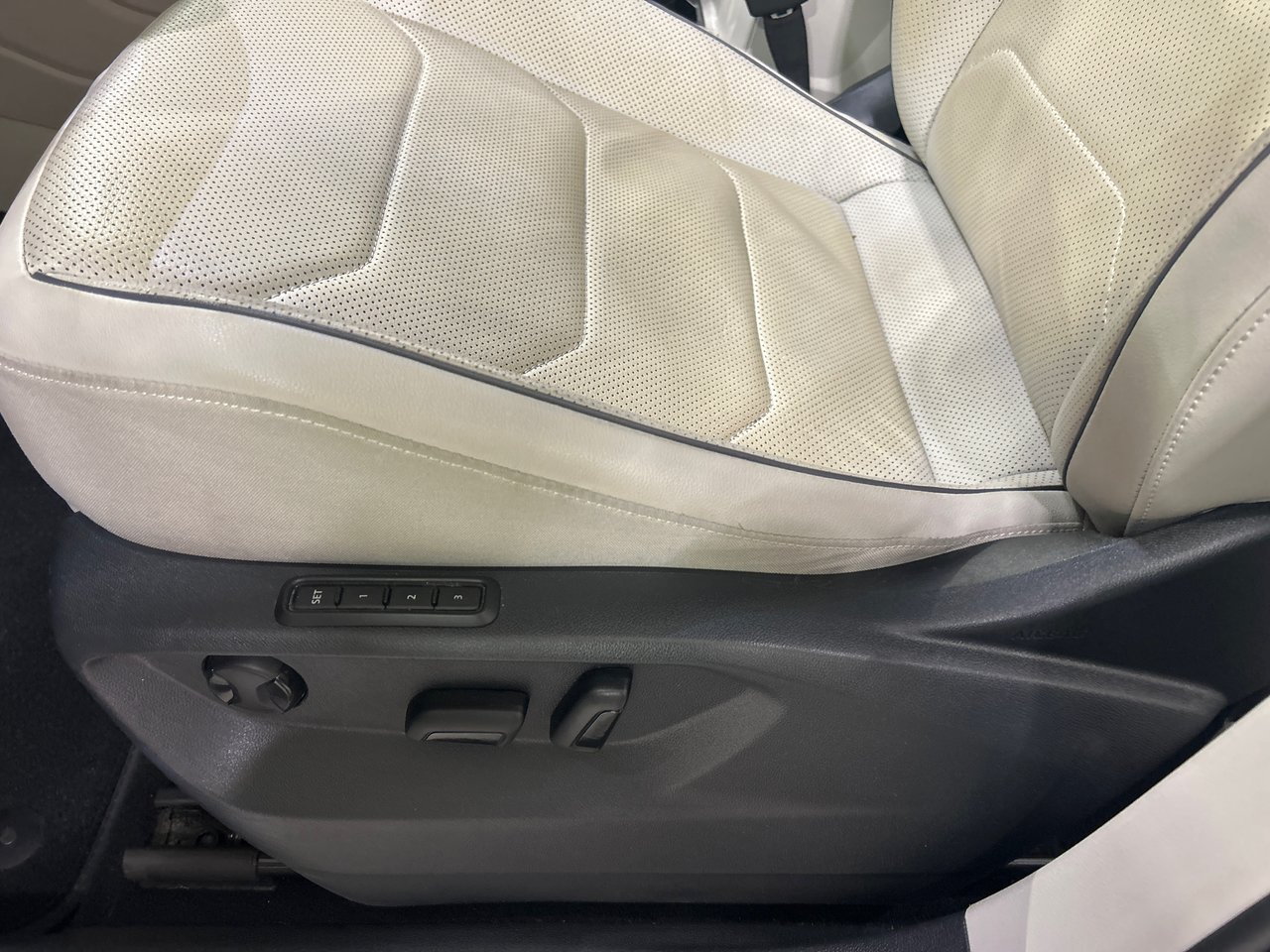 2022 Volkswagen Tiguan - Image 25