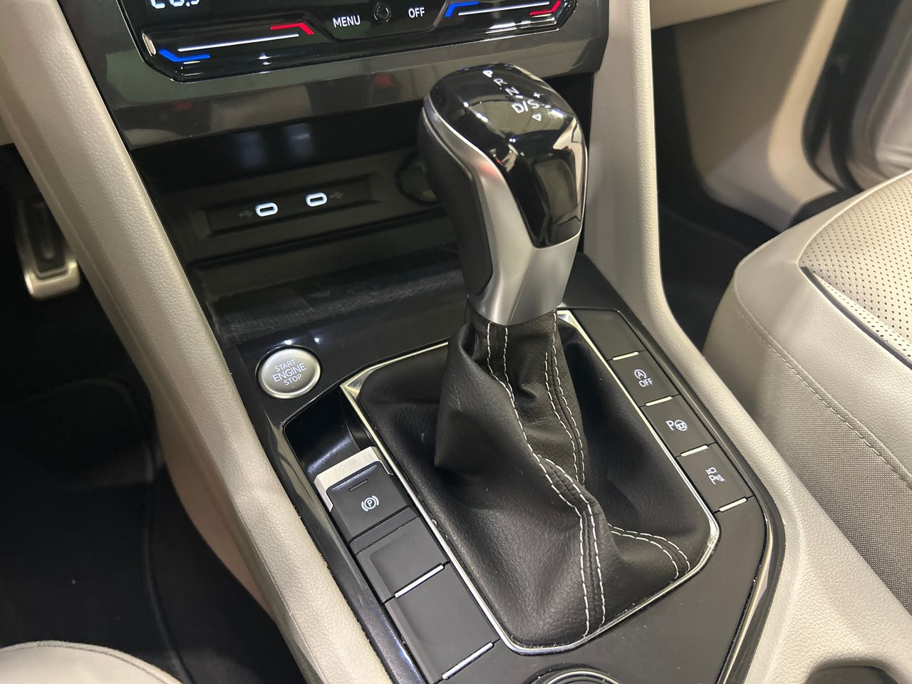 2022 Volkswagen Tiguan - Image 27