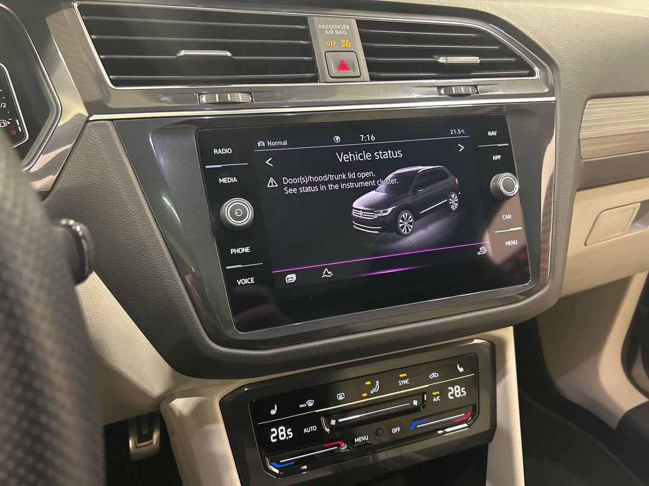 2022 Volkswagen Tiguan - Image 28