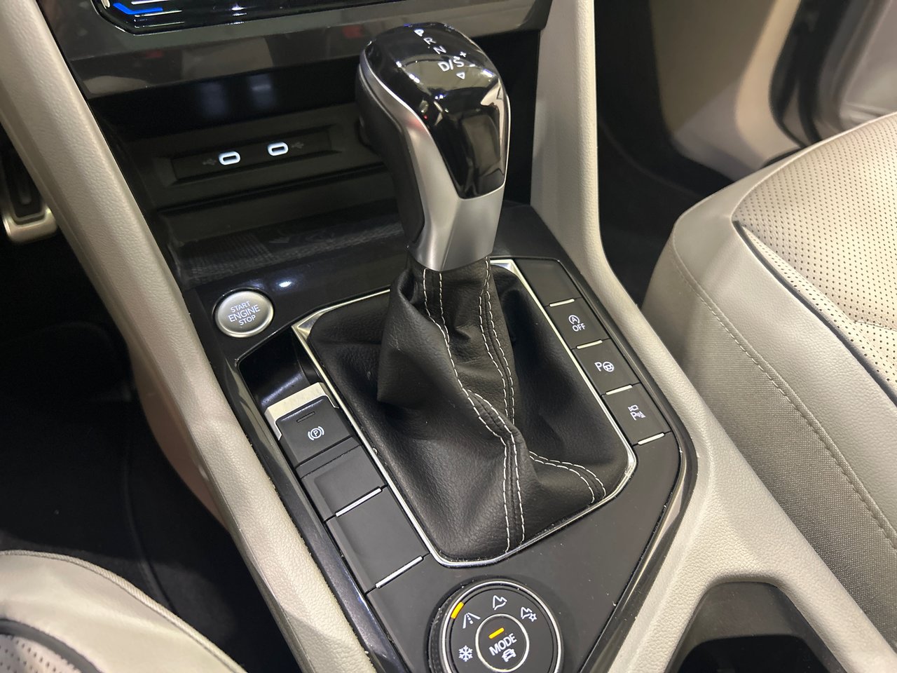 2022 Volkswagen Tiguan - Image 29