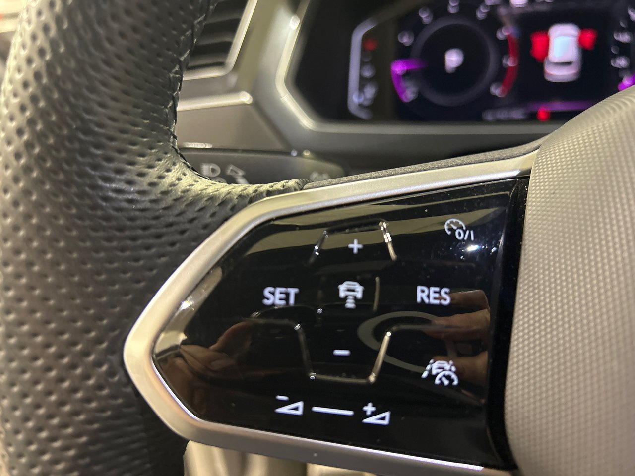 2022 Volkswagen Tiguan - Image 33