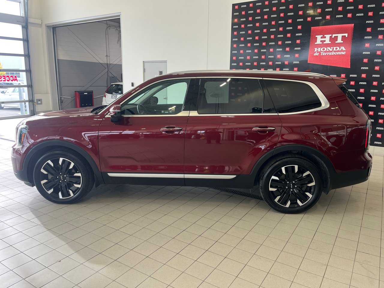 2023 Kia Telluride - Image 8