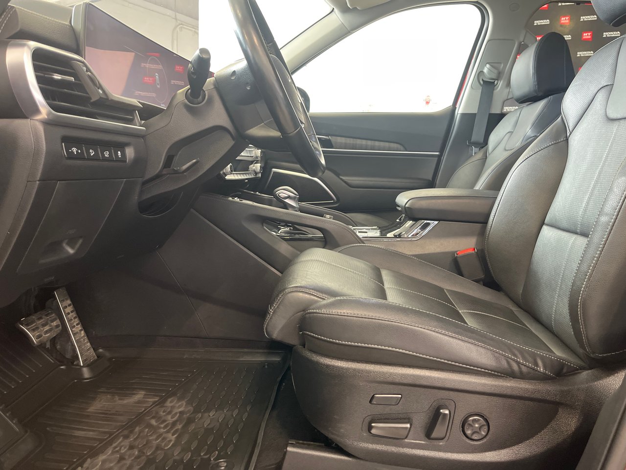 2023 Kia Telluride - Image 16