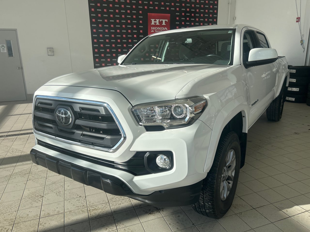 2018 Toyota Tacoma - Image 3
