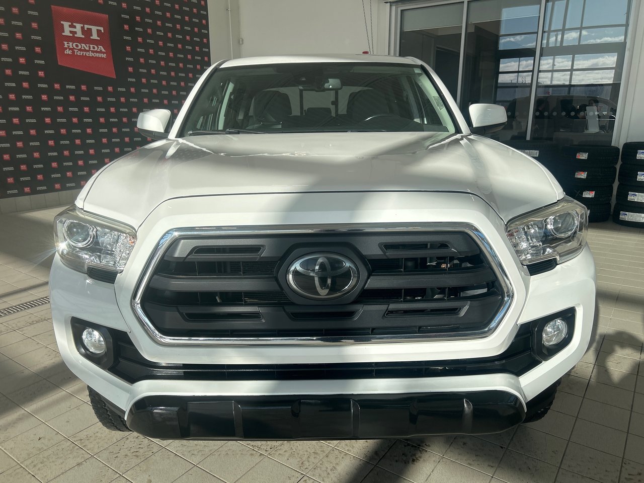 2018 Toyota Tacoma - Image 4
