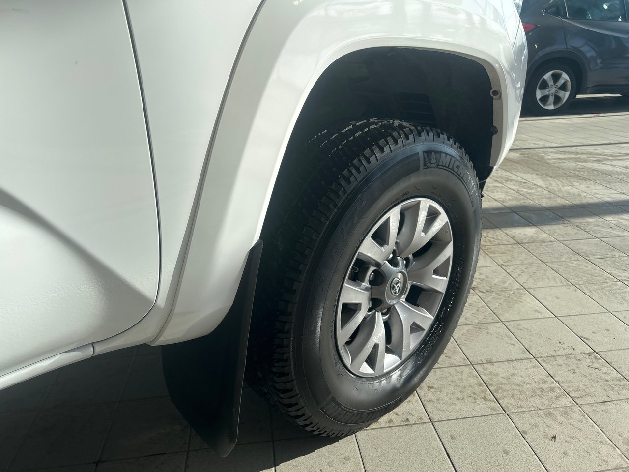 2018 Toyota Tacoma - Image 15