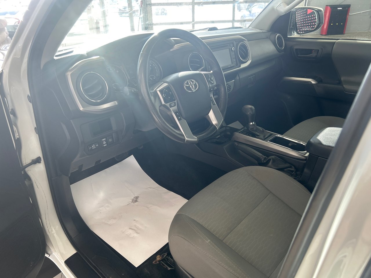 2018 Toyota Tacoma - Image 18