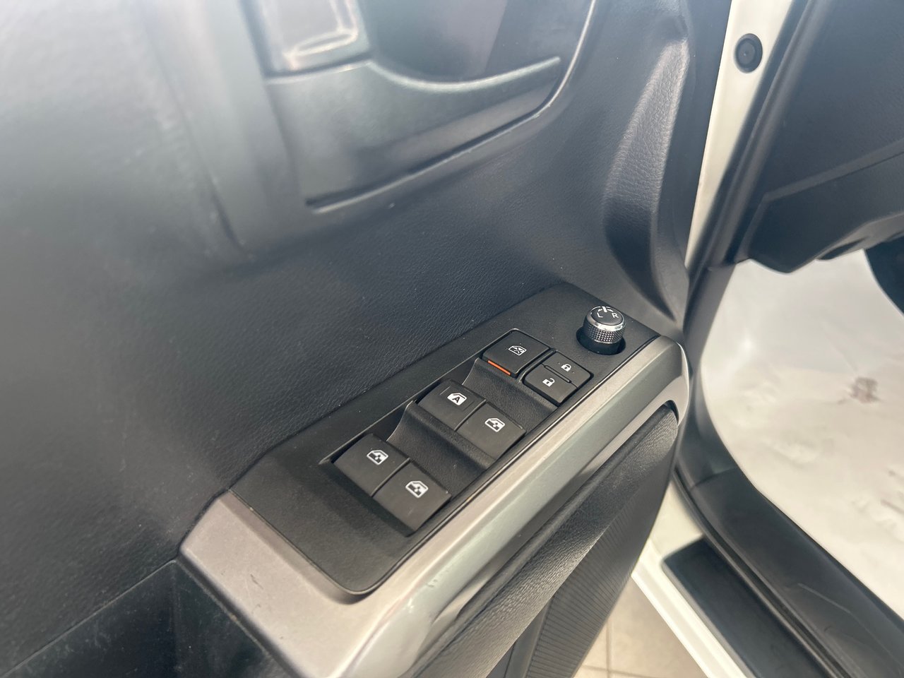 2018 Toyota Tacoma - Image 19