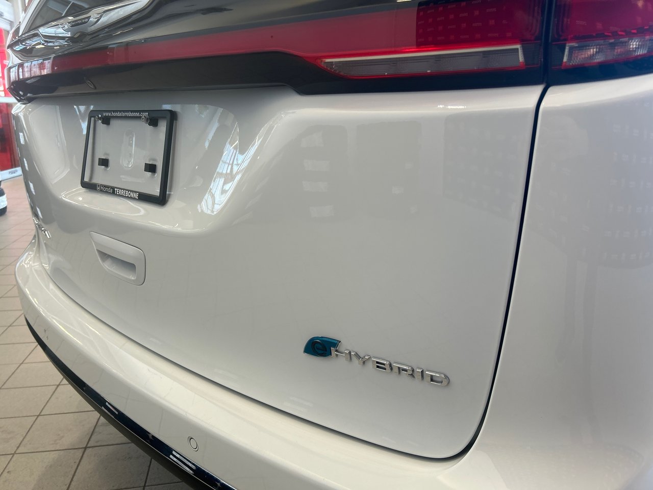 2022 Chrysler Pacifica Hybrid - Image 13