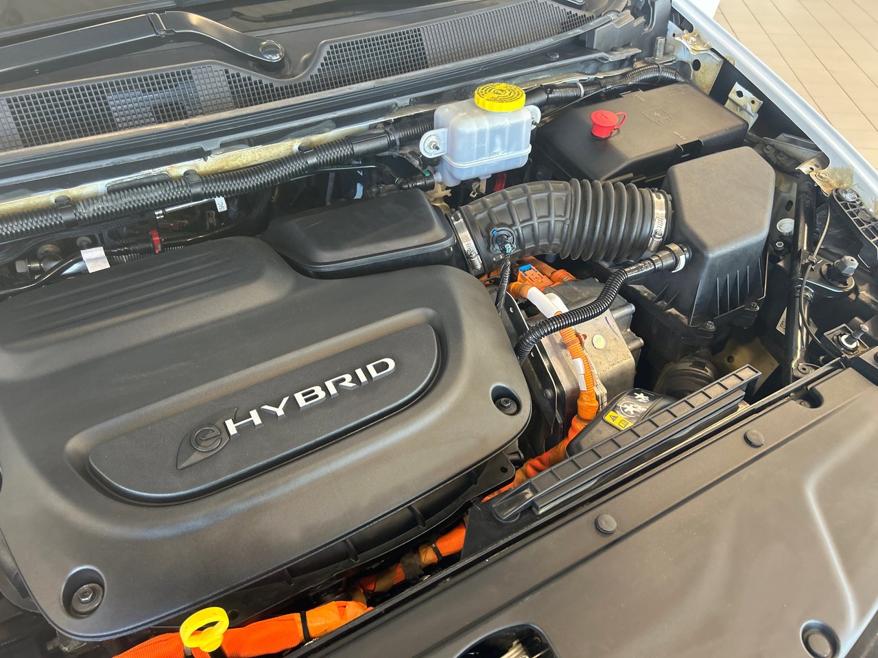 2022 Chrysler Pacifica Hybrid - Image 24