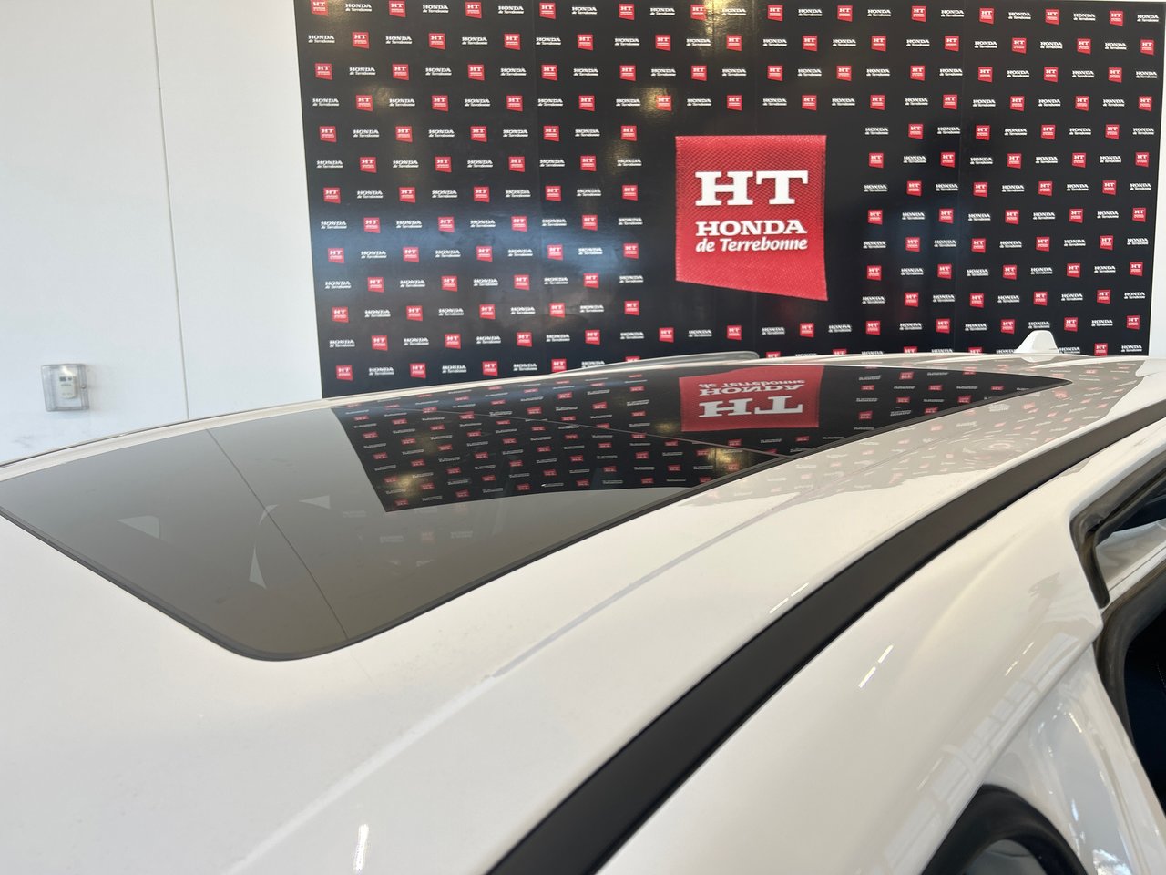 2022 Chrysler Pacifica Hybrid - Image 25