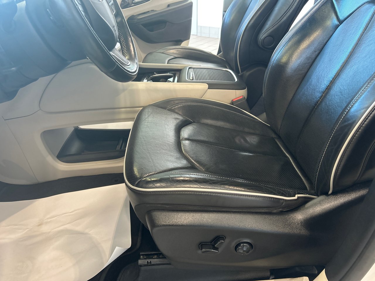 2022 Chrysler Pacifica Hybrid - Image 27