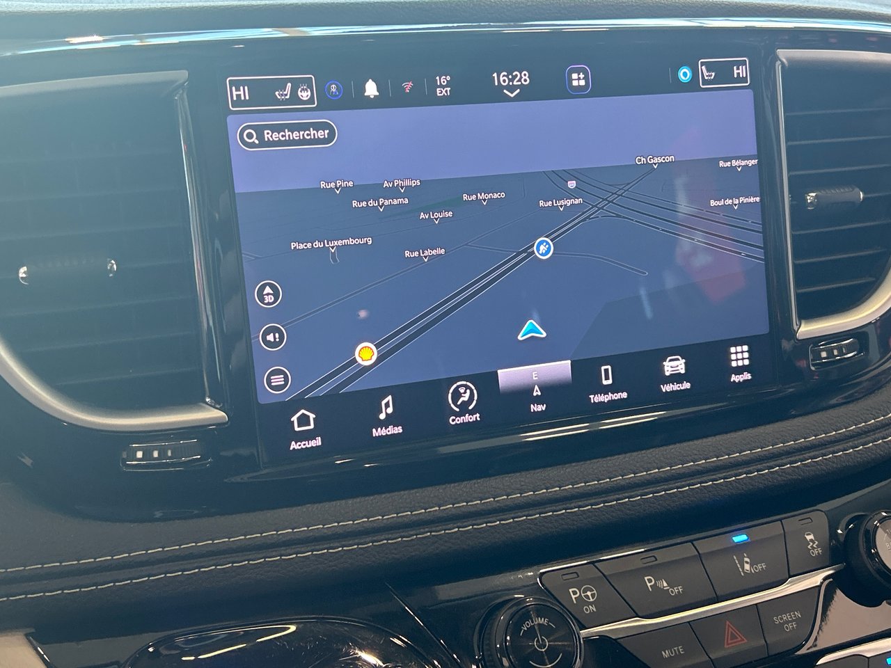 2022 Chrysler Pacifica Hybrid - Image 32