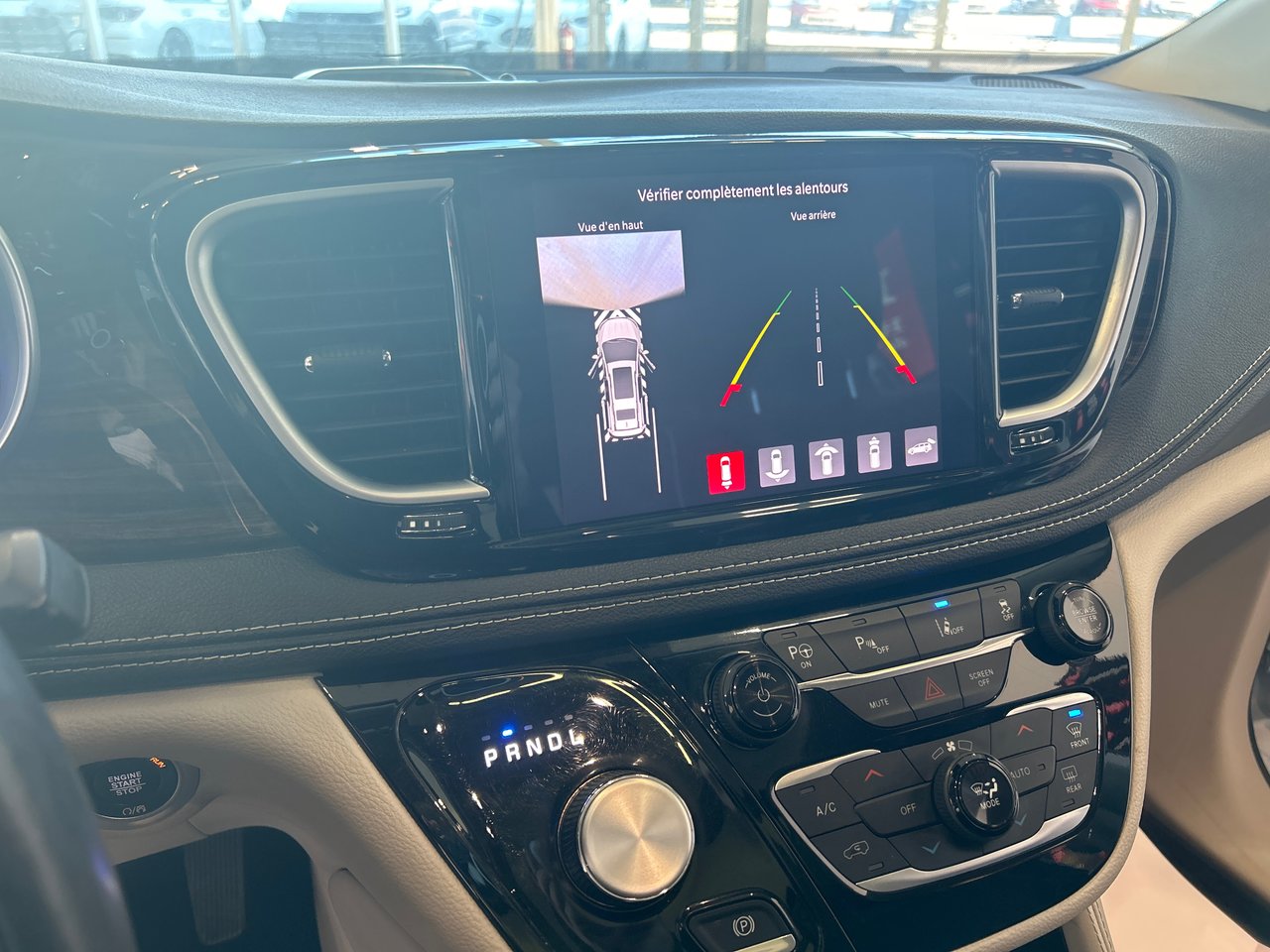 2022 Chrysler Pacifica Hybrid - Image 33