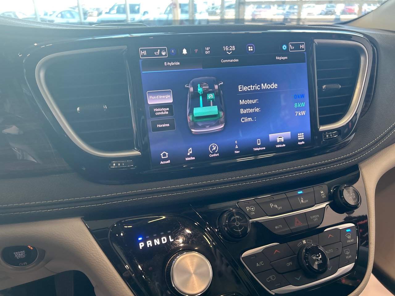 2022 Chrysler Pacifica Hybrid - Image 34