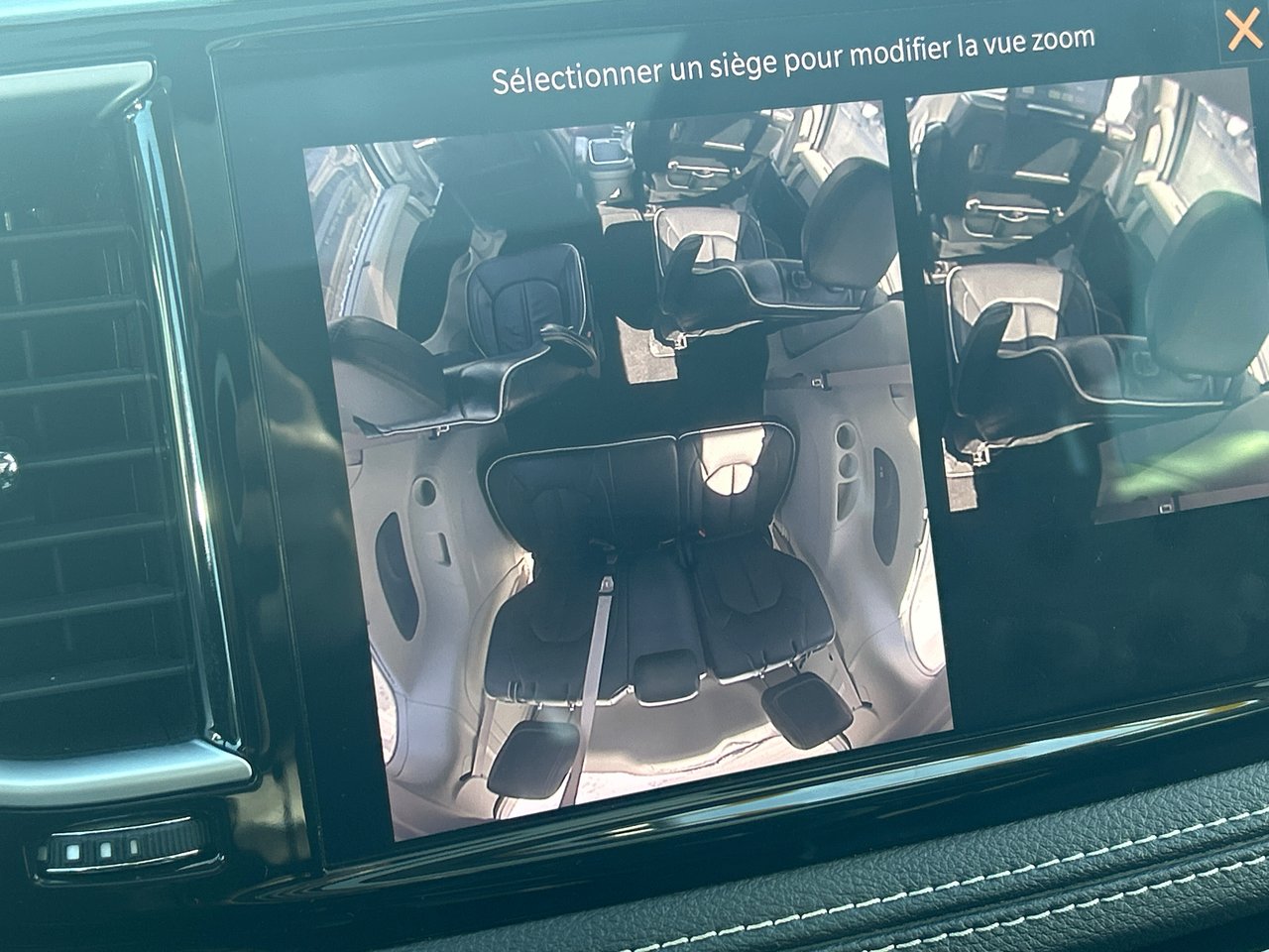 2022 Chrysler Pacifica Hybrid - Image 41