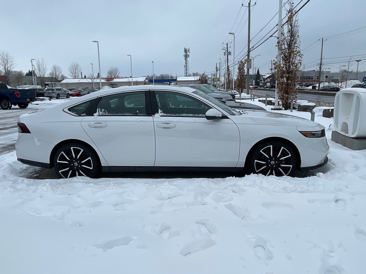 2025 Honda Accord Hybrid - Image 2