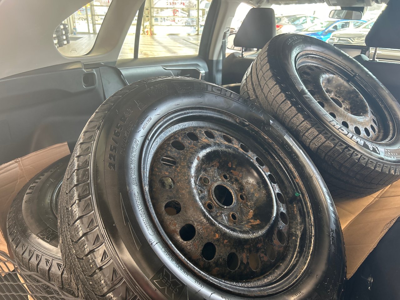 2019 Toyota RAV4 - Image 11