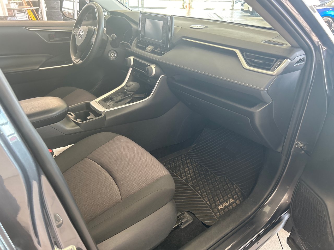 2019 Toyota RAV4 - Image 12