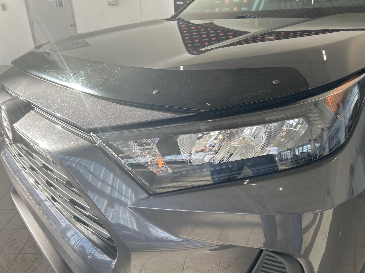 2019 Toyota RAV4 - Image 13