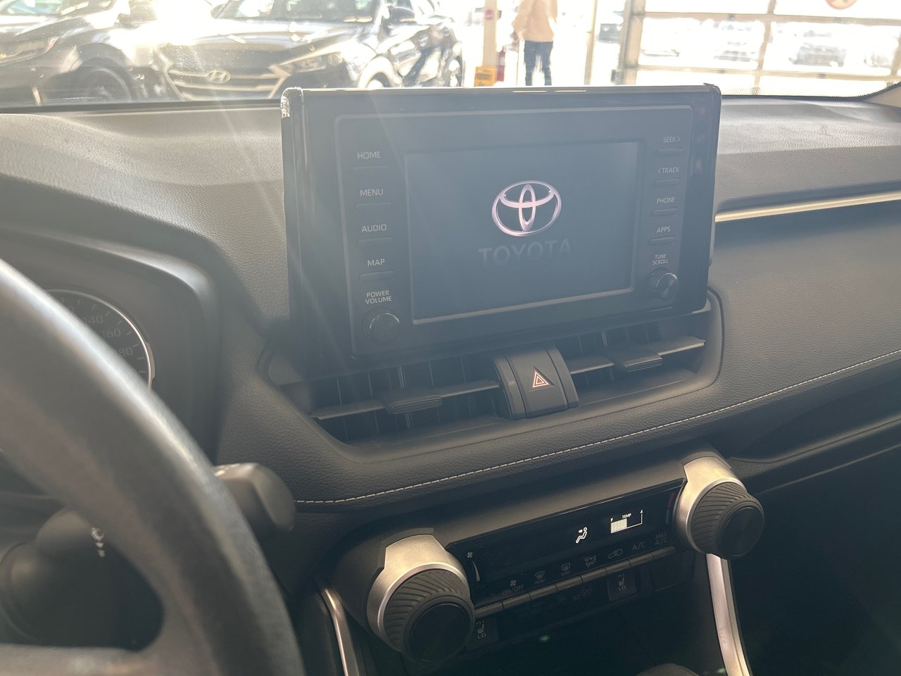 2019 Toyota RAV4 - Image 19