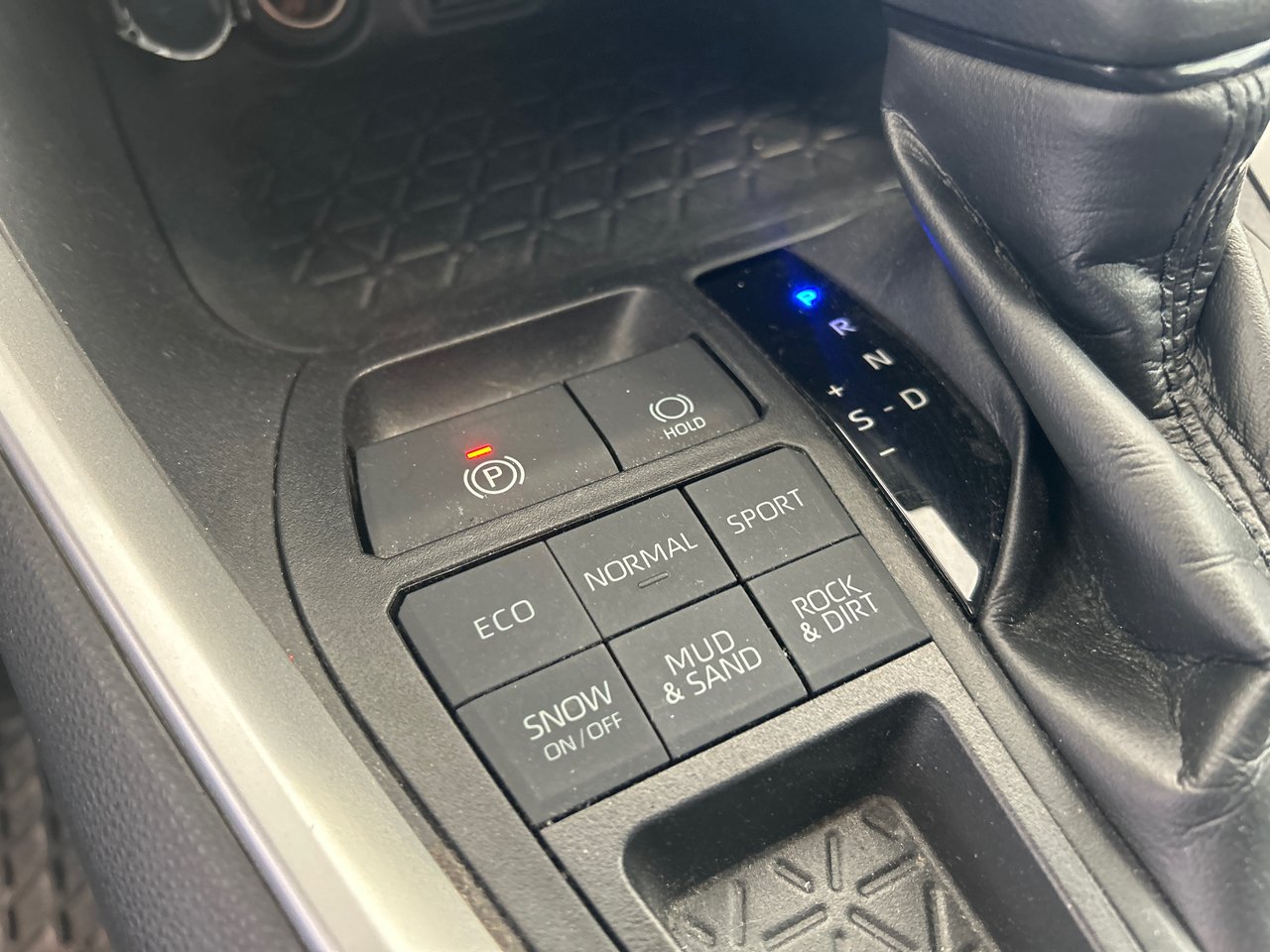 2019 Toyota RAV4 - Image 26