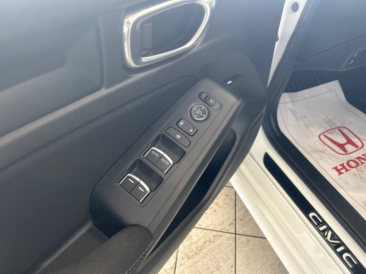 2023 Honda Civic Sedan - Image 15