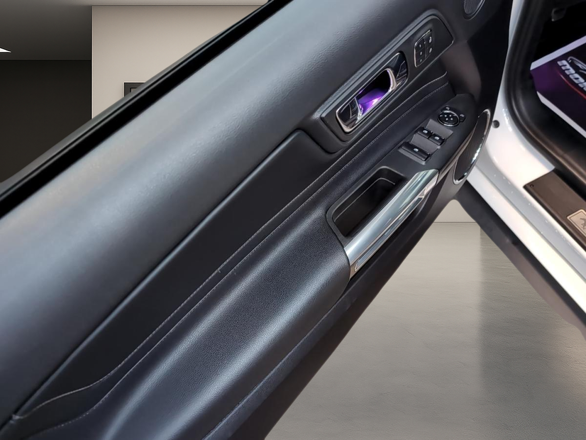 2018 Ford Mustang - Image 22