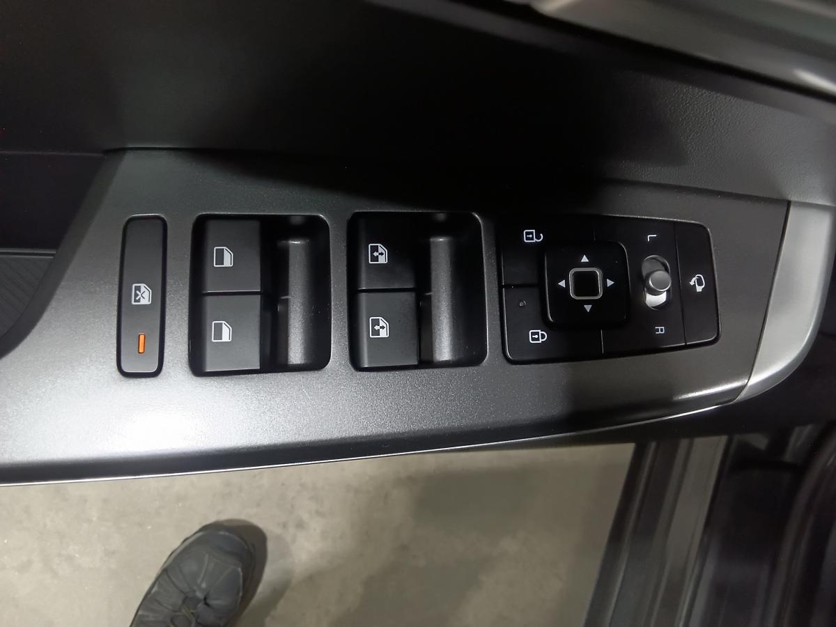 2023 Kia EV6 - Image 30