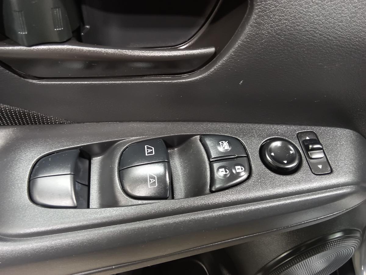 2023 Nissan Kicks - Image 24