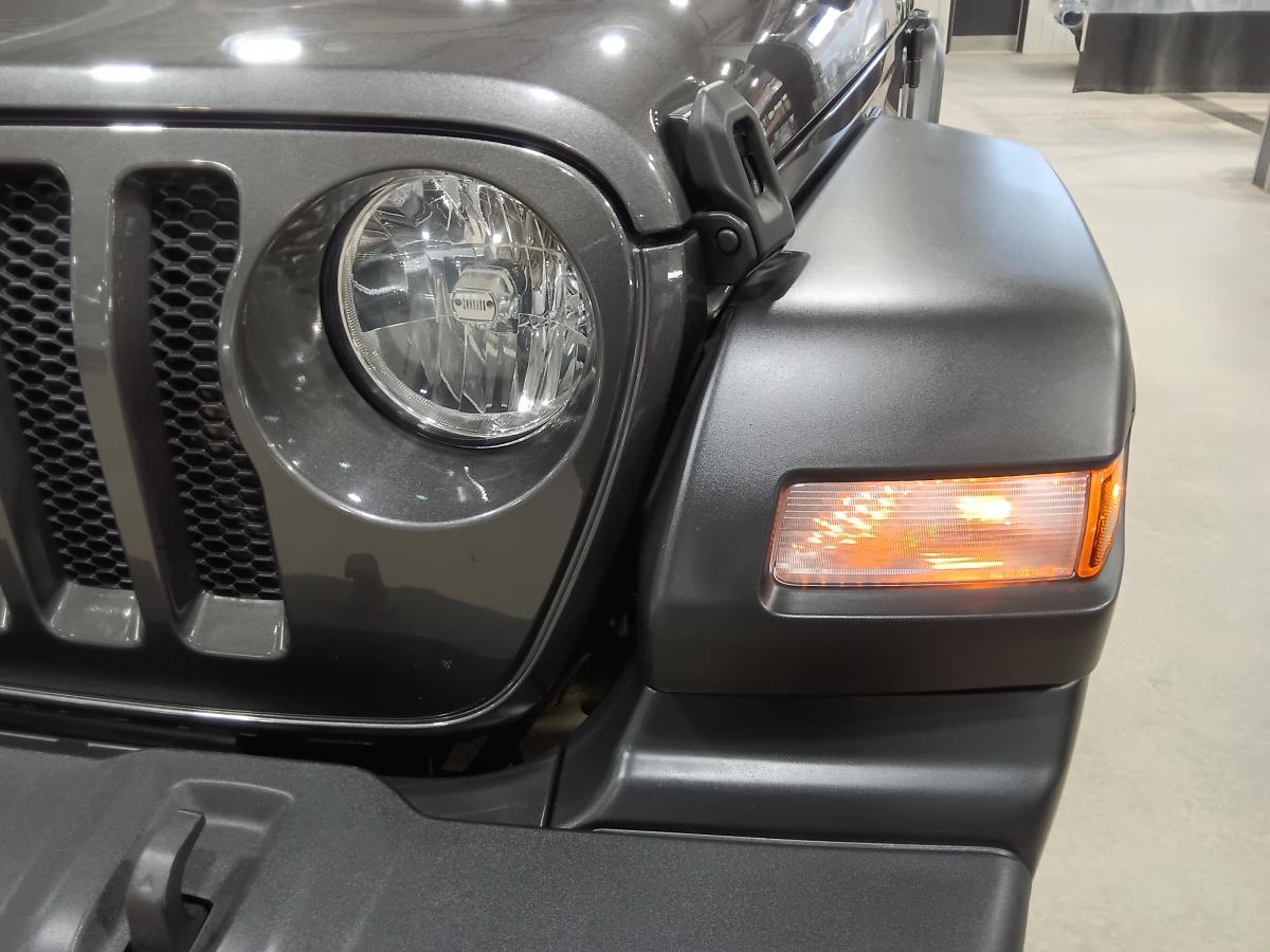 2022 Jeep Wrangler - Image 10