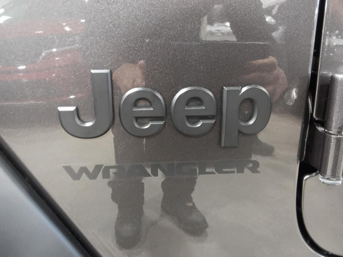 2022 Jeep Wrangler - Image 11