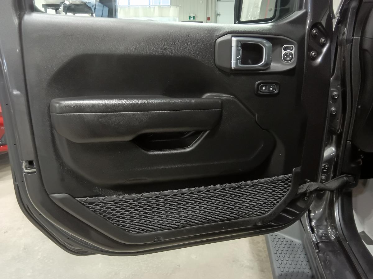 2022 Jeep Wrangler - Image 18