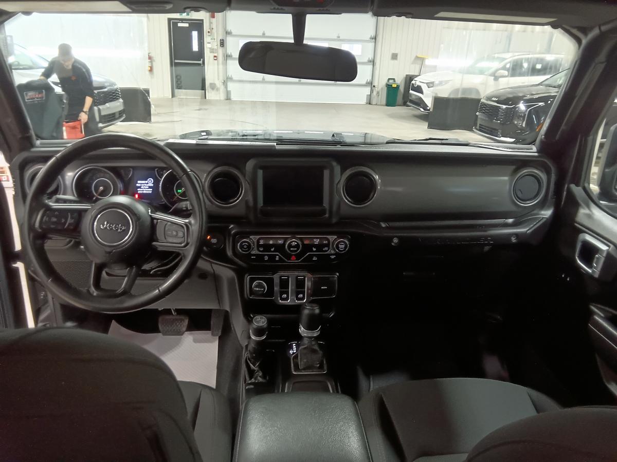 2022 Jeep Wrangler - Image 23