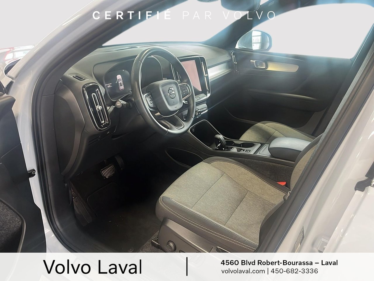 2025 Volvo XC40 - Image 9