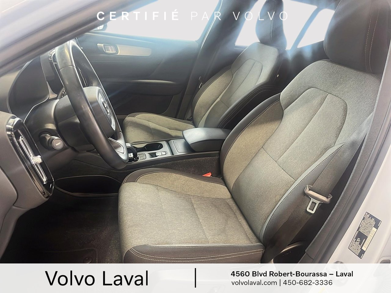 2025 Volvo XC40 - Image 10