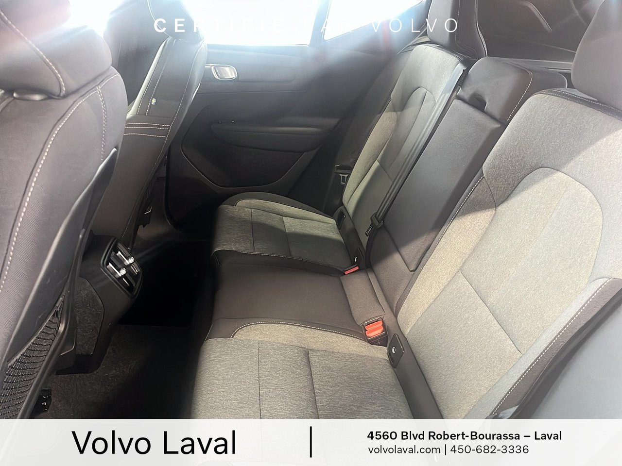 2025 Volvo XC40 - Image 16