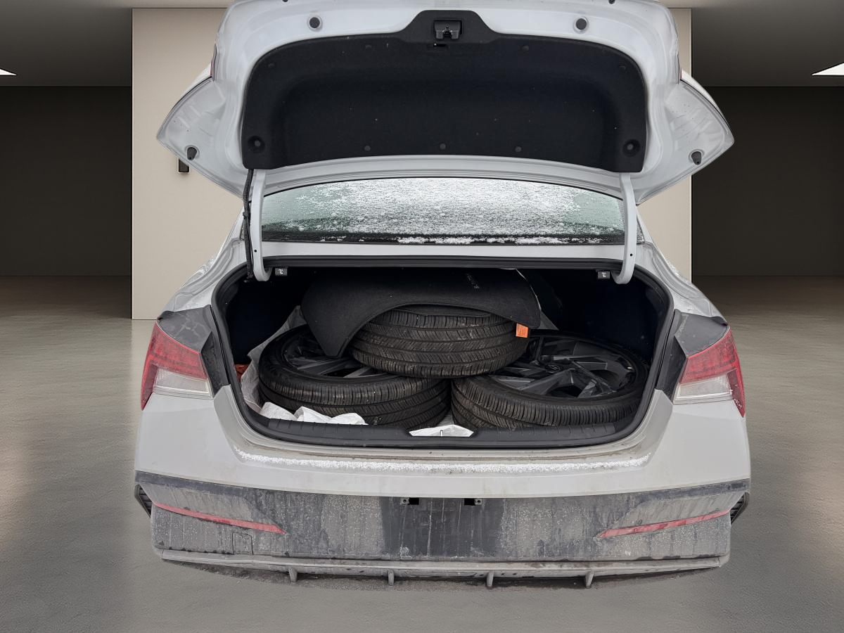 2025 Hyundai Elantra Hybrid - Image 12