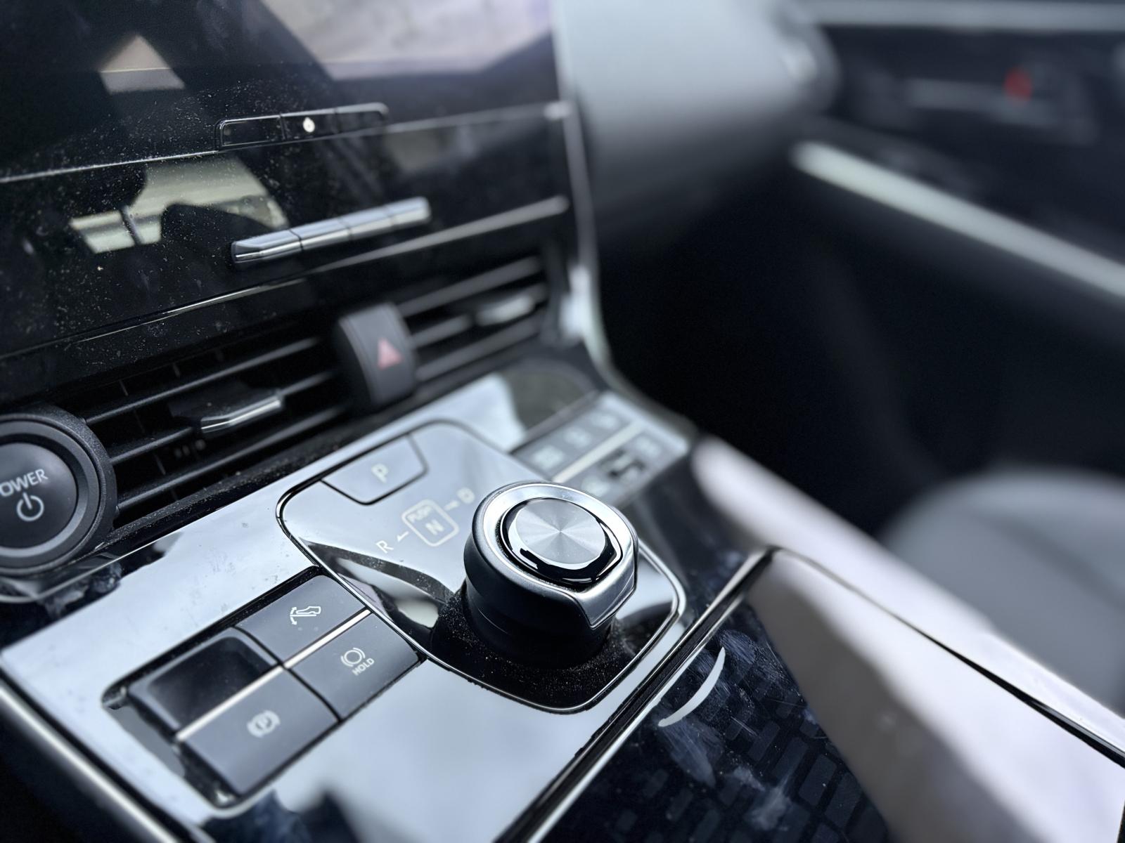 2024 Subaru Solterra - Image 18