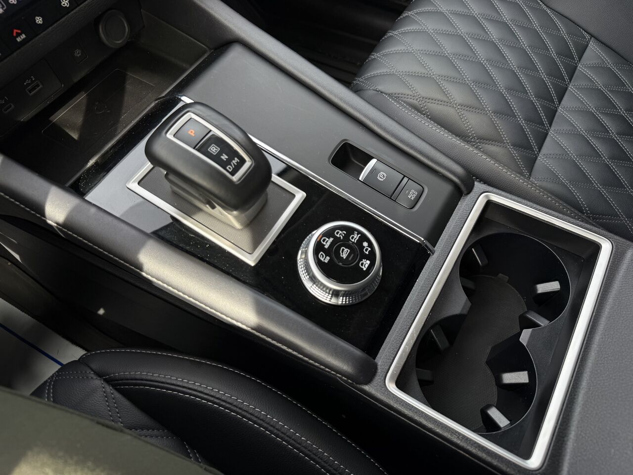 2024 Mitsubishi Outlander - Image 4