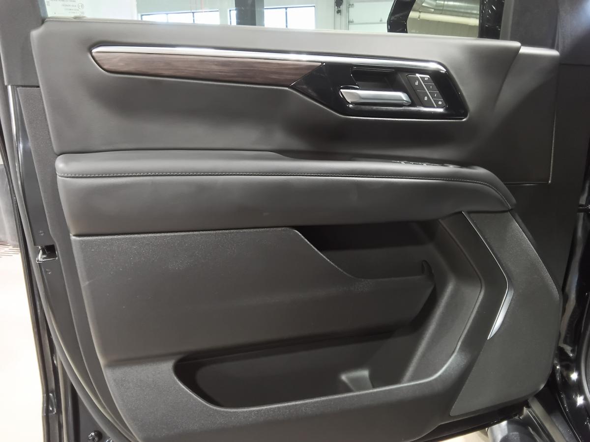 2025 Chevrolet Tahoe - Image 27