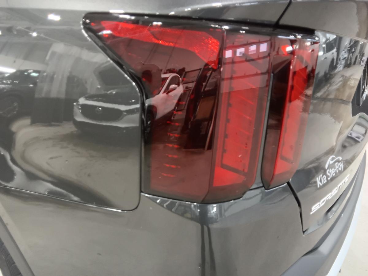 2025 Kia Sorento - Image 11