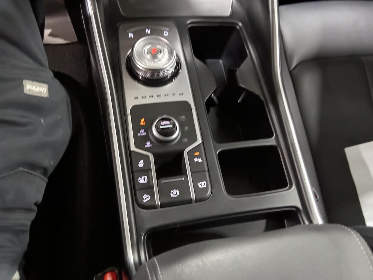 2025 Kia Sorento - Image 22